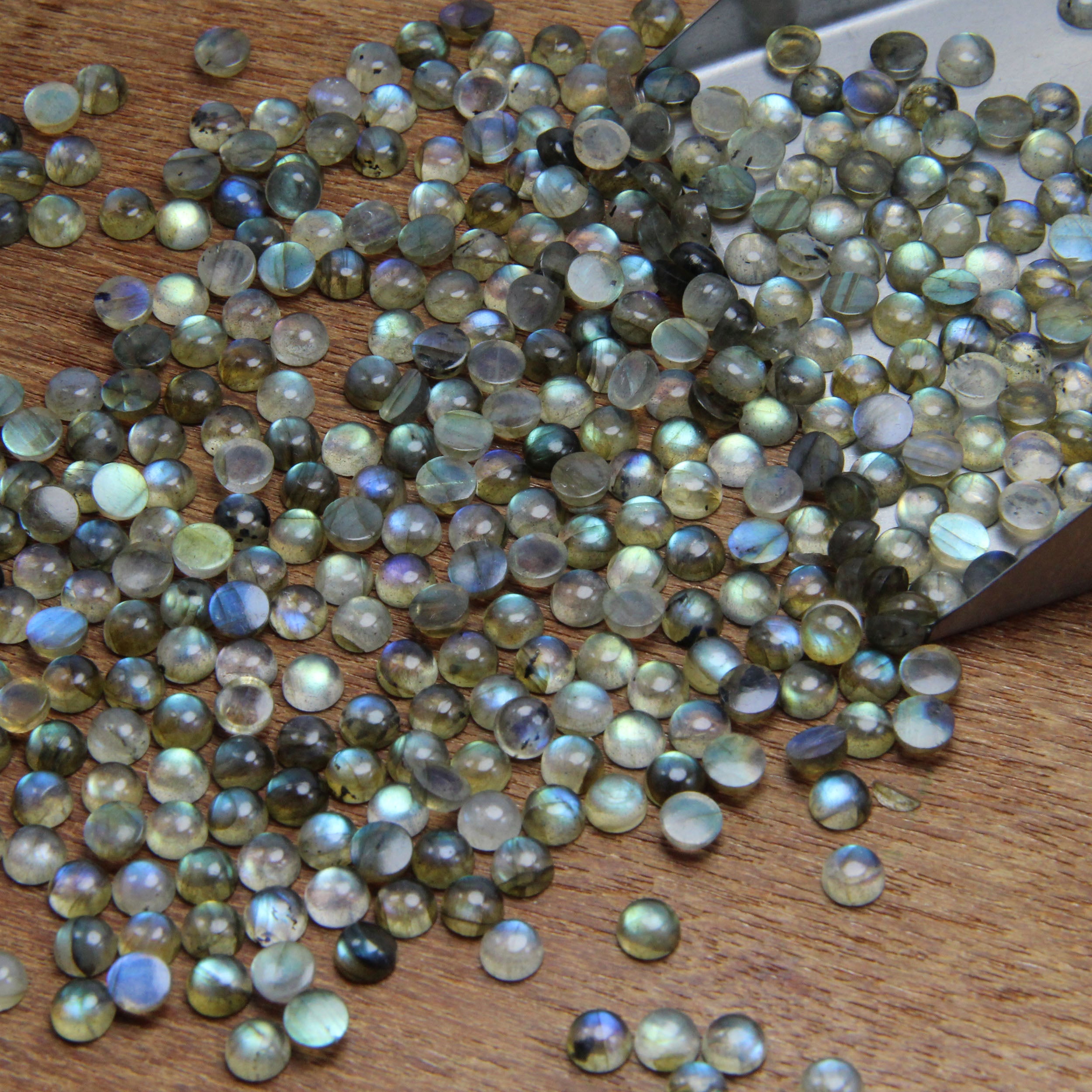 Labradorite Round cabochon